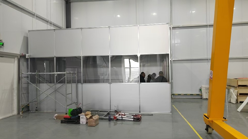 如何確保鋁塑板百級潔凈棚的氣流均勻性，避免局部污染？